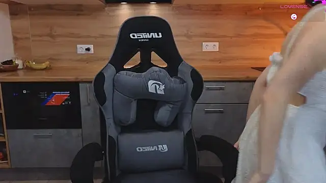 Snapshot of kiramirass chatting on 02-05-25, 04:03 kiramirass online show from 02-05-25, 04:03