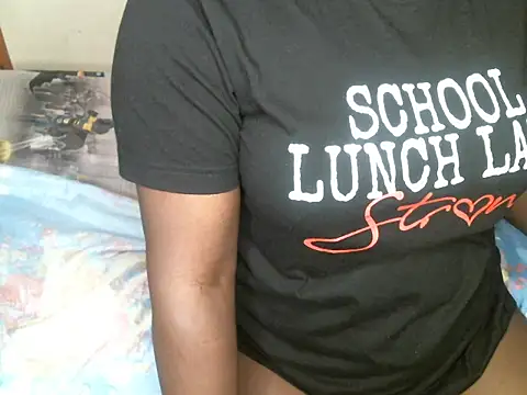 Snapshot of Blackqueen341 chatting on 06-25-26, 01:05 Blackqueen341 online show from 06-25-26, 01:05