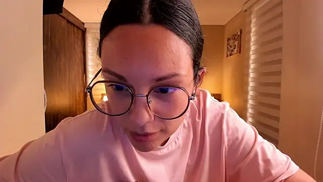 Snapshot of anabel_025 chatting on 12-13-25, 08:04 anabel 025 online show from 12-13-25, 08:04