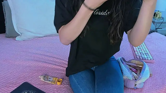 Julieta Cortes   online show from 03-15-25, 11:51