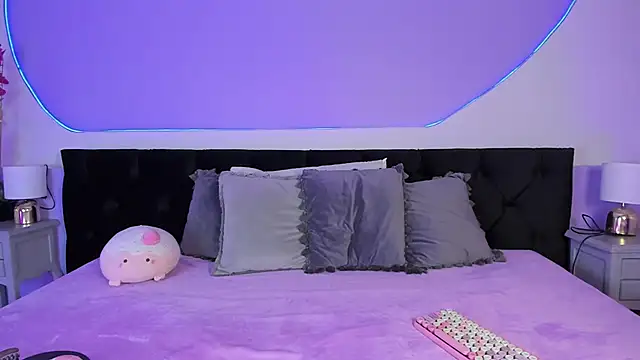 Julieta Cortes   online show from 09-29-25, 07:40