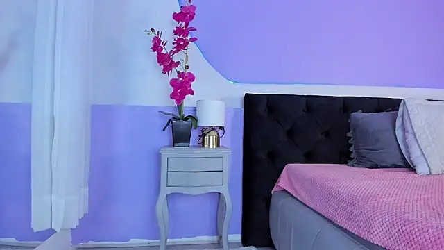 Julieta Cortes   online show from 10-06-25, 11:51