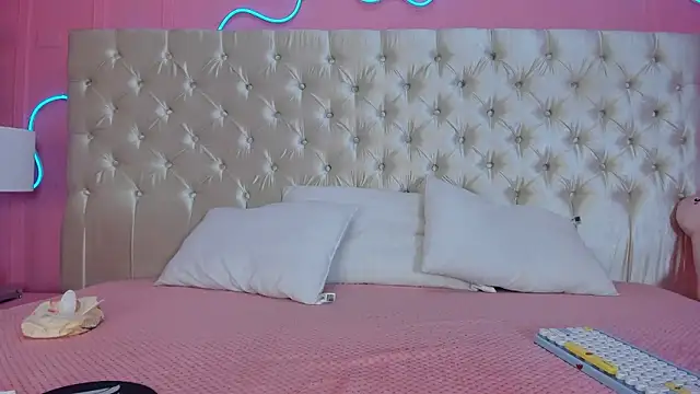 Julieta Cortes   online show from 02-12-26, 12:11