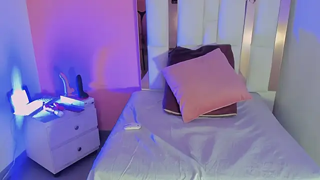 Alanna hot3 online show from 12-18-25, 07:31