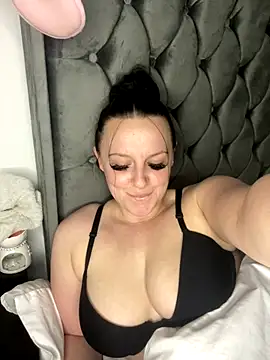 Snapshot of riri_bstvx chatting on 10-14-25, 04:08 riri bstvx online show from 10-14-25, 04:08