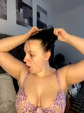 Snapshot of riri_bstvx chatting on 10-30-25, 09:00 riri bstvx online show from 10-30-25, 09:00