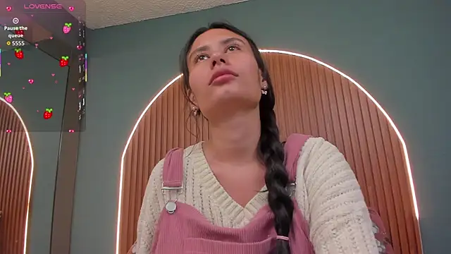 NayeCloud online show from 11-30-25, 03:32