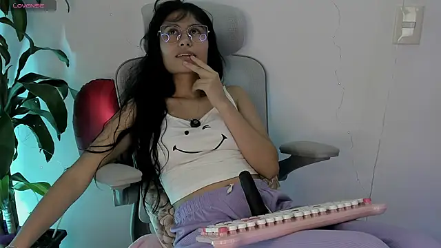 NayeCloud online show from 04-11-26, 04:28