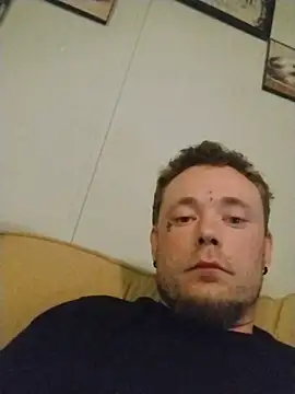 Snapshot of dadyyD95 chatting on 03-25-26, 08:31 dadyyD95 online show from 03-25-26, 08:31