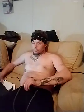 Snapshot of dadyyD95 chatting on 03-27-26, 06:08 dadyyD95 online show from 03-27-26, 06:08