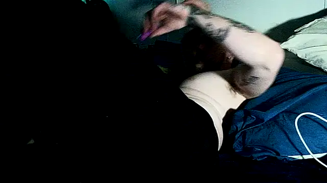 Snapshot of dadyyD95 chatting on 04-06-26, 07:20 dadyyD95 online show from 04-06-26, 07:20