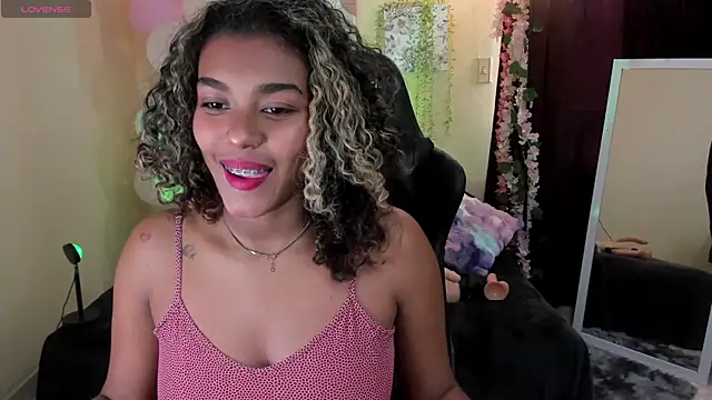 Snapshot of aleja_montiel__ chatting on 01-20-25, 12:49 aleja montiel online show from 01-20-25, 12:49