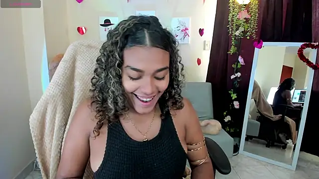 Snapshot of aleja_montiel__ chatting on 03-10-25, 12:48 aleja montiel online show from 03-10-25, 12:48