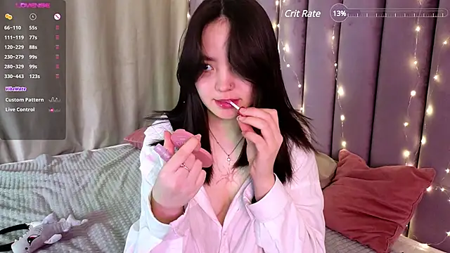 Snapshot of TaiteGloss chatting on 12-23-24, 07:09 TaiteGloss online show from 12-23-24, 07:09