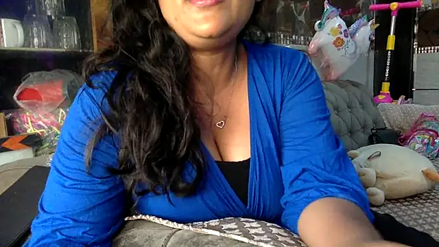Snapshot of HaaniKaur chatting on 05-06-26, 07:35 HaaniKaur online show from 05-06-26, 07:35