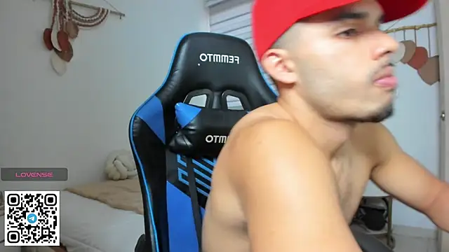 Snapshot of mateoleonee chatting on 12-17-25, 08:26 mateoleonee online show from 12-17-25, 08:26