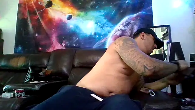 Snapshot of Antoniothedon chatting on 10-23-25, 10:52 Antoniothedon online show from 10-23-25, 10:52