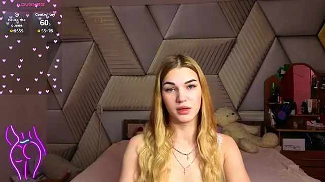 Snapshot of Hellen_Moore chatting on 02-17-26, 03:25 Hellen Moore online show from 02-17-26, 03:25