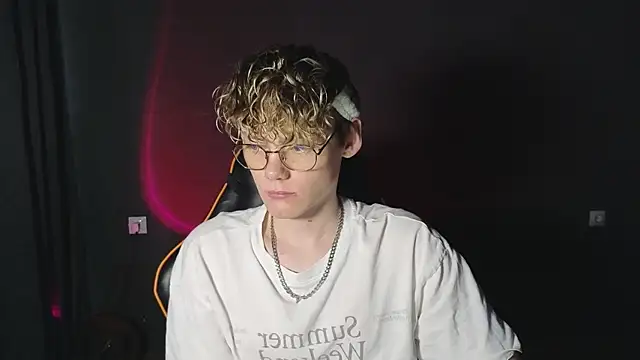 Keytaro online show from 04-19-26, 02:27