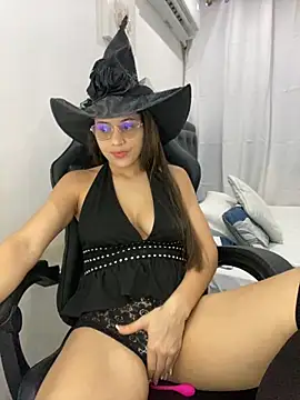 Snapshot of Belissa_miller chatting on 10-31-25, 07:04 Belissa miller online show from 10-31-25, 07:04