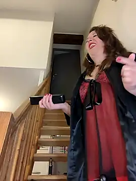 Snapshot of Candy-Desire chatting on 12-17-24, 08:32 Candy-Desire online show from 12-17-24, 08:32