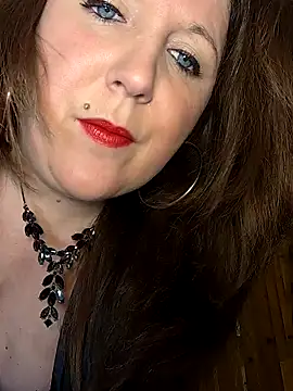 Snapshot of Candy-Desire chatting on 12-21-24, 08:32 Candy-Desire online show from 12-21-24, 08:32