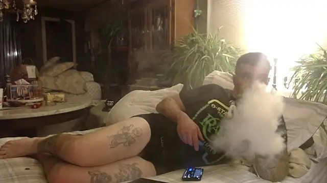 UnCuTupTheBuTT online show from 11-21-25, 04:11