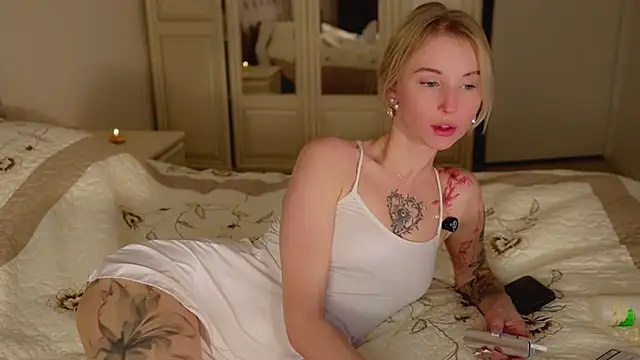 blondy room online show from 12-21-25, 05:31