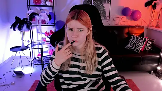 LexiWenford online show from 12-10-24, 06:22