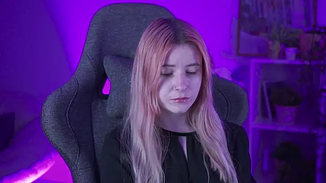 LexiWenford online show from 12-13-24, 06:21