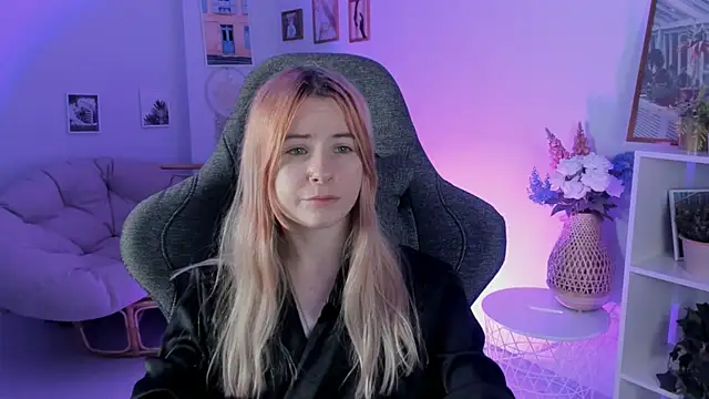 LexiWenford online show from 12-16-24, 02:47