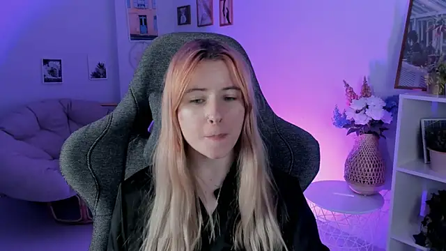 LexiWenford online show from 12-16-24, 05:59