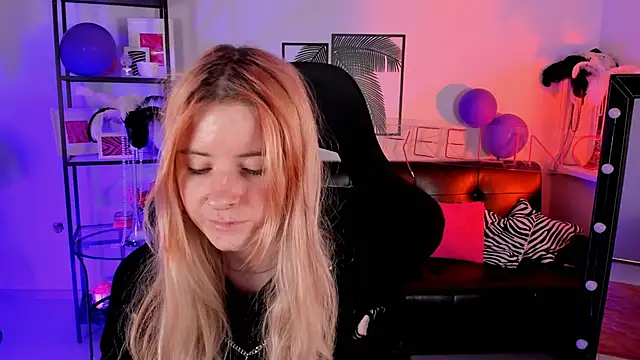 LexiWenford online show from 12-19-24, 02:34