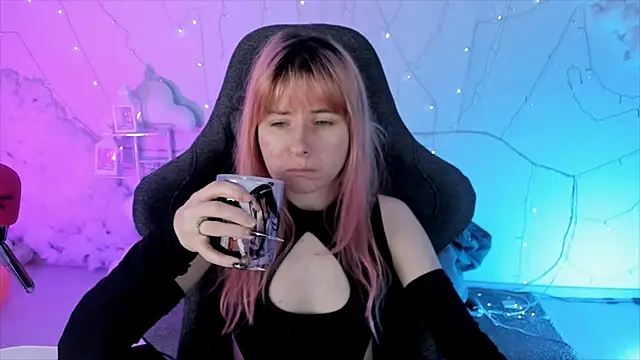 LexiWenford online show from 02-04-25, 02:49