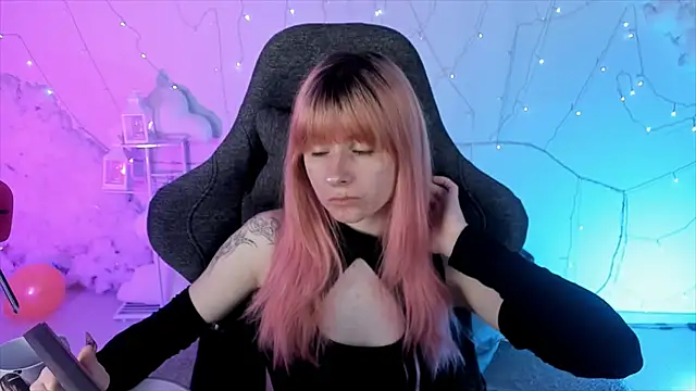 LexiWenford online show from 02-04-25, 05:53