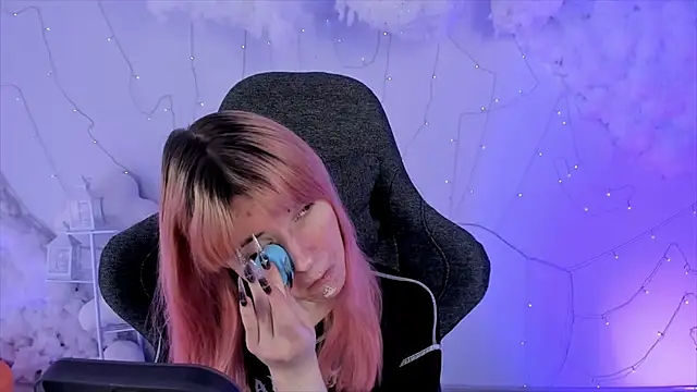 LexiWenford online show from 02-07-25, 02:50