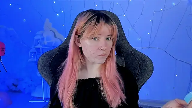 LexiWenford online show from 02-12-25, 02:45