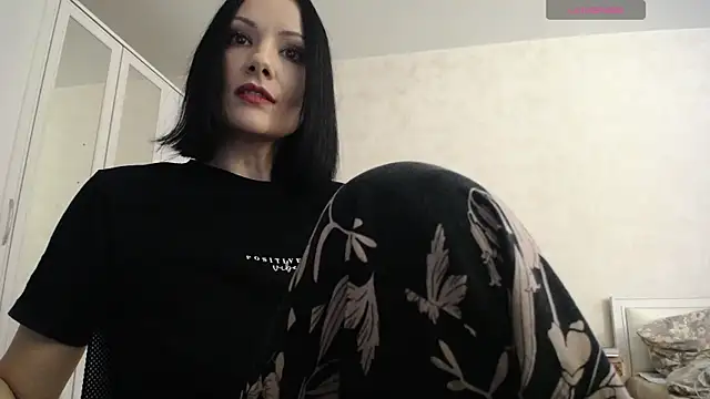 Snapshot of Devil_Goddess chatting on 12-15-25, 12:53 Devil Goddess online show from 12-15-25, 12:53