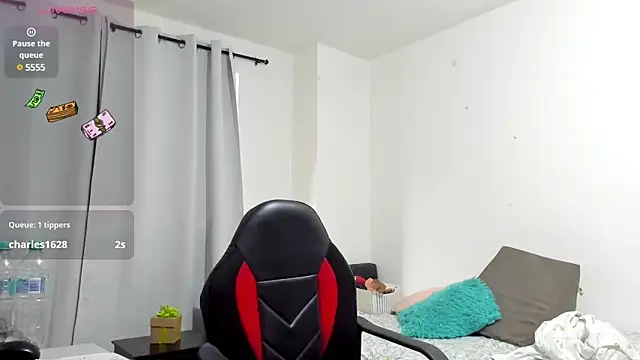 Snapshot of Sanddi_milff chatting on 03-18-25, 09:32 Sanddi milff online show from 03-18-25, 09:32