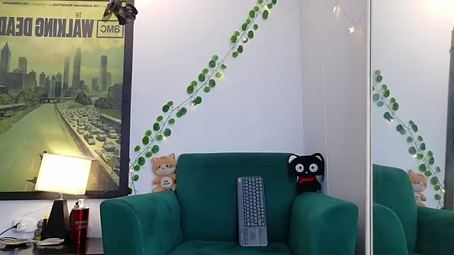Snapshot of kittyzenn chatting on 06-18-26, 12:44 kittyzenn online show from 06-18-26, 12:44