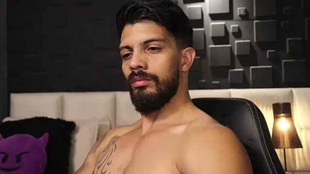 Snapshot of DannSaenz chatting on 02-13-25, 08:03 DannSaenz online show from 02-13-25, 08:03