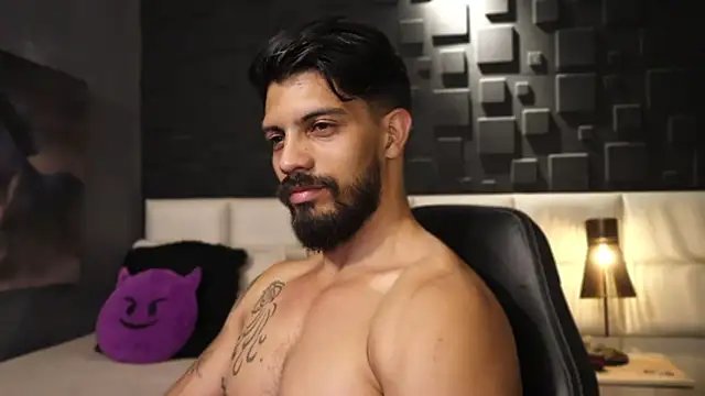 Snapshot of DannSaenz chatting on 02-14-25, 02:07 DannSaenz online show from 02-14-25, 02:07