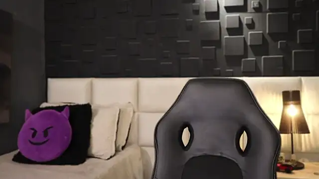 Snapshot of DannSaenz chatting on 02-14-25, 05:57 DannSaenz online show from 02-14-25, 05:57