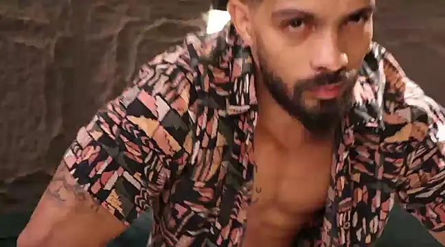 Snapshot of DannSaenz chatting on 03-03-25, 02:04 DannSaenz online show from 03-03-25, 02:04