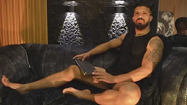 Snapshot of DannSaenz chatting on 10-24-25, 12:34 DannSaenz online show from 10-24-25, 12:34