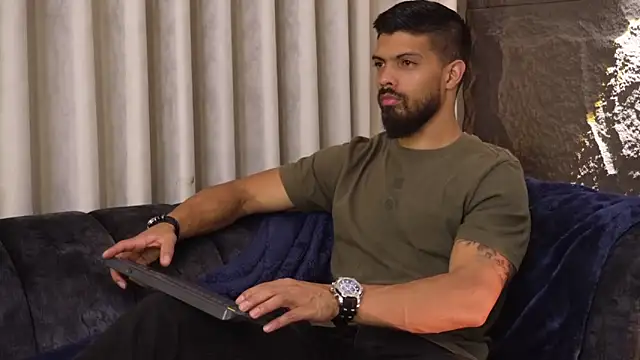 Snapshot of DannSaenz chatting on 11-18-25, 11:58 DannSaenz online show from 11-18-25, 11:58