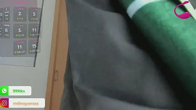 DanielaSaenz0 online show from 10-22-25, 01:17