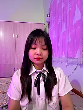 Maeve2k5 online show from 10-22-25, 01:50