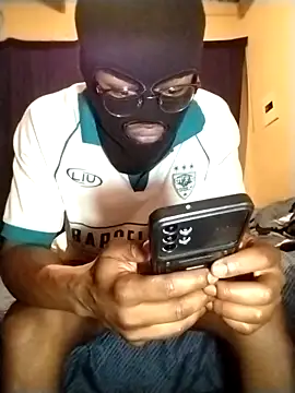 Snapshot of Convertiblechulo chatting on 12-17-24, 12:01 Convertiblechulo online show from 12-17-24, 12:01