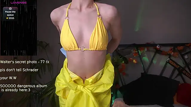 LindaThacker online show from 10-31-25, 04:35